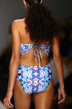 Shore Road defile Miami hafta yüzmek için