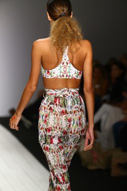 Shore Road defile Miami hafta yüzmek için