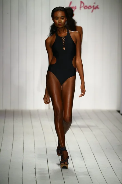 Shore Road modeshow voor Miami zwemmen Week — Stockfoto