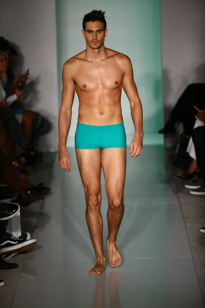 Sale défilé Haanz pour Miami Swim Week — Photo