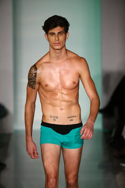 Smerige Haanz modeshow voor Miami Swim week — Stockfoto