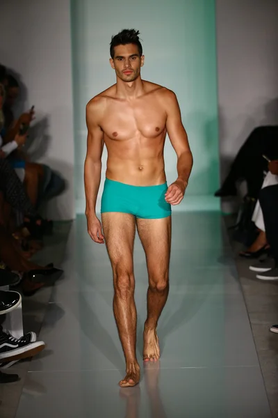 Sale défilé Haanz pour Miami Swim Week — Photo