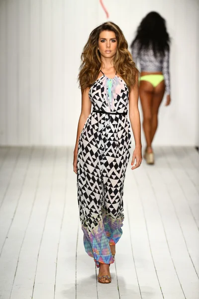 POB i Lulu Fashion Show dla Miami pływać tydzień — Zdjęcie stockowe