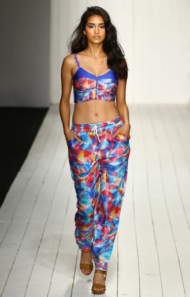 Pob e Lulu desfile de moda para Miami Swim Week — Fotografia de Stock