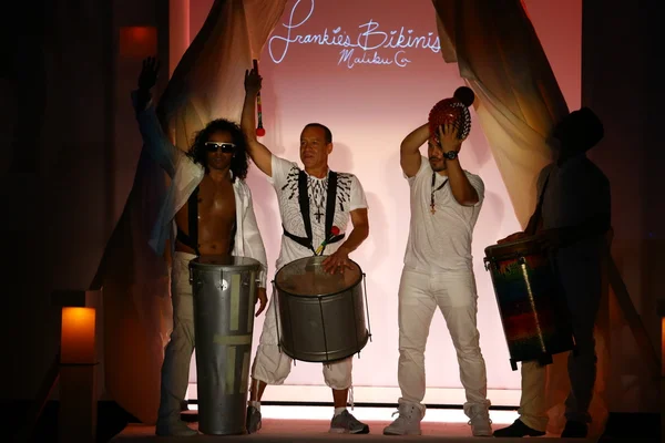 Musicians at Frankies Bikinis fashion show at W hotel for Miami Swim Week — Stock Photo, Image