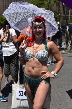 34 Yıllık Denizkızı Geçit Coney Adası'nda