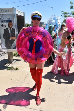 34 Yıllık Denizkızı Geçit Coney Adası'nda