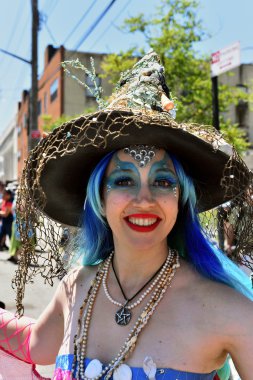 34 Yıllık Denizkızı Geçit Coney Adası'nda