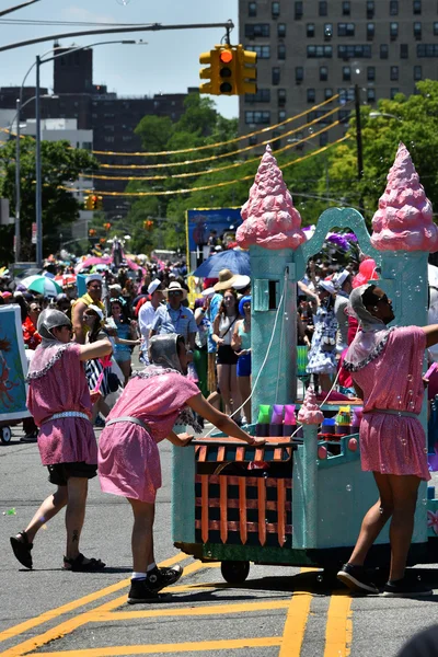 34esima parata annuale delle sirene a Coney Island — Foto Stock