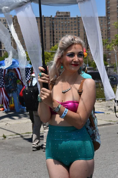34. roční přehlídka mořské panny na Coney Islandu — Stock fotografie