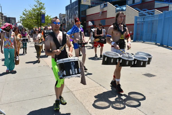 34e jaarlijkse zeemeermin parade op Coney Island — Stockfoto