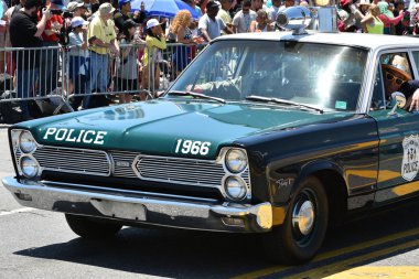 34 Yıllık Denizkızı Geçit Coney Adası'nda