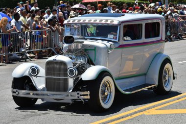 34 Yıllık Denizkızı Geçit Coney Adası'nda