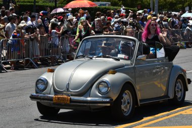34 Yıllık Denizkızı Geçit Coney Adası'nda