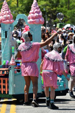 34 Yıllık Denizkızı Geçit Coney Adası'nda