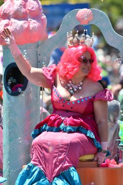 34 Yıllık Denizkızı Geçit Coney Adası'nda