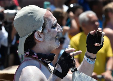 34 Yıllık Denizkızı Geçit Coney Adası'nda