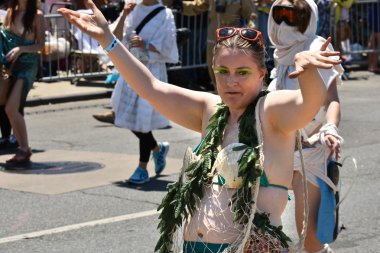 34 Yıllık Denizkızı Geçit Coney Adası'nda