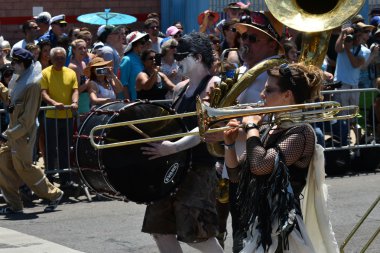 34 Yıllık Denizkızı Geçit Coney Adası'nda