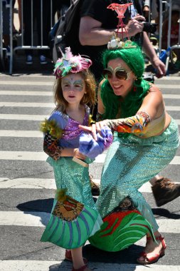 34 Yıllık Denizkızı Geçit Coney Adası'nda