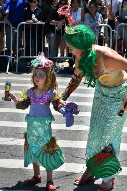 34 Yıllık Denizkızı Geçit Coney Adası'nda