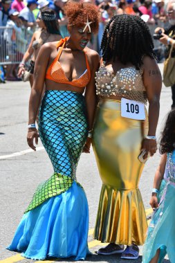 34 Yıllık Denizkızı Geçit Coney Adası'nda