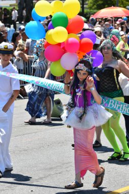34 Yıllık Denizkızı Geçit Coney Adası'nda