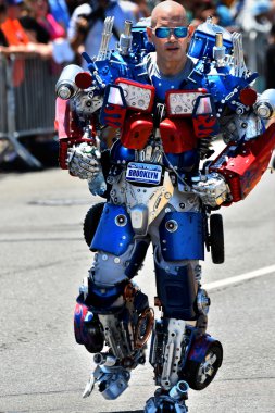 34 Yıllık Denizkızı Geçit Coney Adası'nda