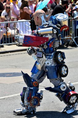 34 Yıllık Denizkızı Geçit Coney Adası'nda