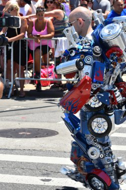 34 Yıllık Denizkızı Geçit Coney Adası'nda