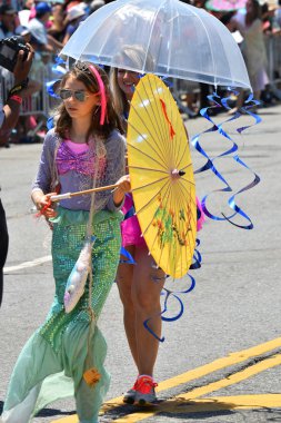 34 Yıllık Denizkızı Geçit Coney Adası'nda