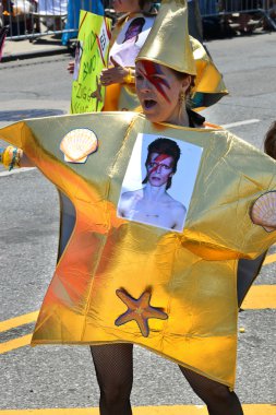 34 Yıllık Denizkızı Geçit Coney Adası'nda