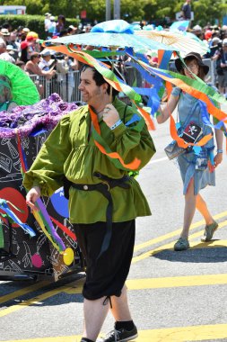 34 Yıllık Denizkızı Geçit Coney Adası'nda