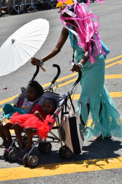 34 Yıllık Denizkızı Geçit Coney Adası'nda