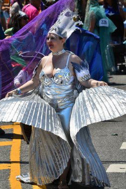 34 Yıllık Denizkızı Geçit Coney Adası'nda