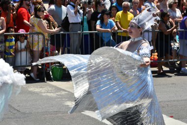 34 Yıllık Denizkızı Geçit Coney Adası'nda