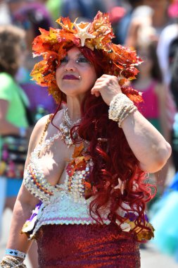 34 Yıllık Denizkızı Geçit Coney Adası'nda