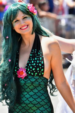 34 Yıllık Denizkızı Geçit Coney Adası'nda