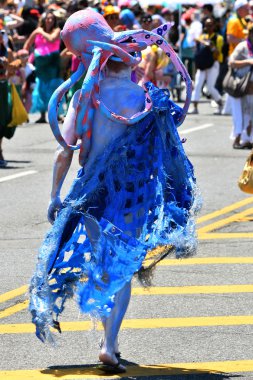 34 Yıllık Denizkızı Geçit Coney Adası'nda