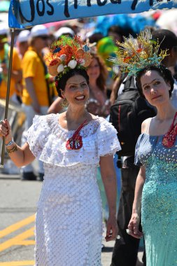 34 Yıllık Denizkızı Geçit Coney Adası'nda