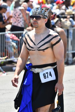 34 Yıllık Denizkızı Geçit Coney Adası'nda