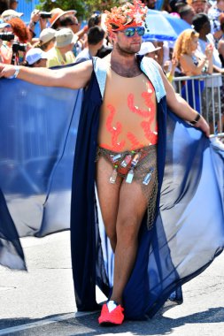 34 Yıllık Denizkızı Geçit Coney Adası'nda