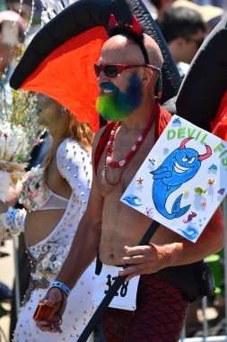 34 Yıllık Denizkızı Geçit Coney Adası'nda