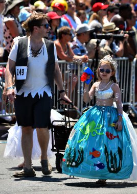 34 Yıllık Denizkızı Geçit Coney Adası'nda