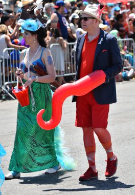 34 Yıllık Denizkızı Geçit Coney Adası'nda