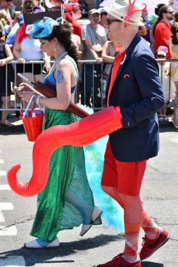 34 Yıllık Denizkızı Geçit Coney Adası'nda