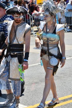 34 Yıllık Denizkızı Geçit Coney Adası'nda