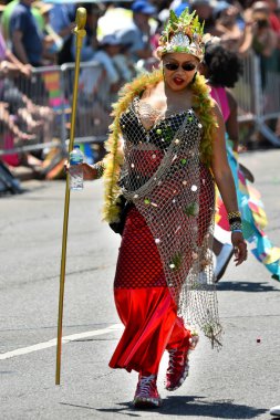 34 Yıllık Denizkızı Geçit Coney Adası'nda
