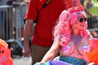 34 Yıllık Denizkızı Geçit Coney Adası'nda