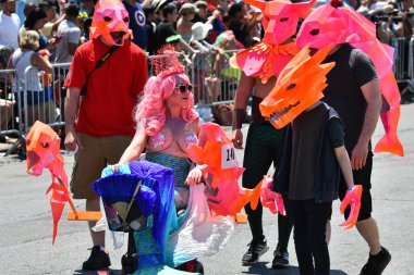 34 Yıllık Denizkızı Geçit Coney Adası'nda